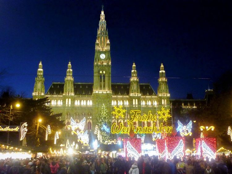 Discover European Christmas Markets: Events & Traditio